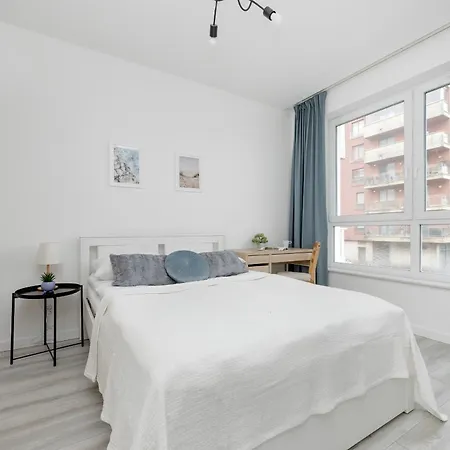 Modern With Balcony & Parking Mokotow By Renters アパート ワルシャワ