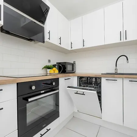 Daire Modern With Balcony & Parking Mokotow By Renters *