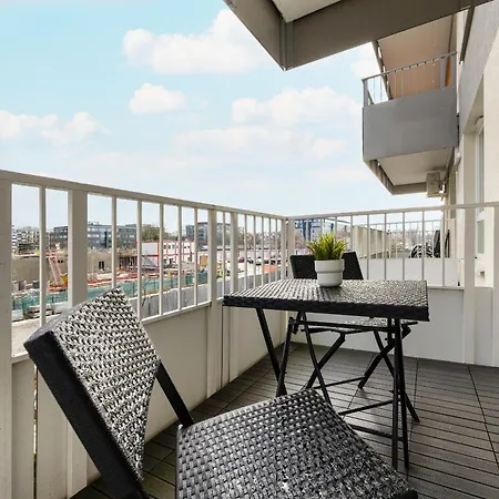 Modern With Balcony & Parking Mokotow By Renters アパート *