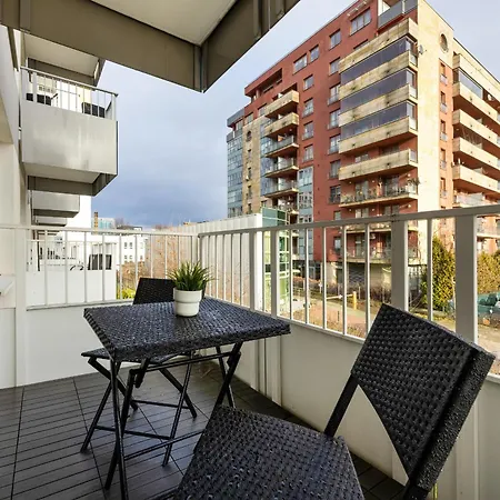 Modern With Balcony & Parking Mokotow By Renters アパート ワルシャワ