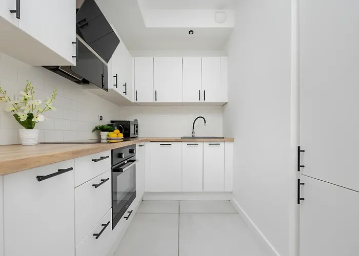 Modern With Balcony & Parking Mokotow By Renters