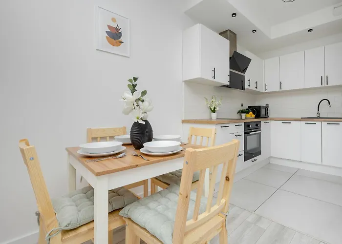 Modern With Balcony & Parking Mokotow By Renters Apartamento Varsóvia