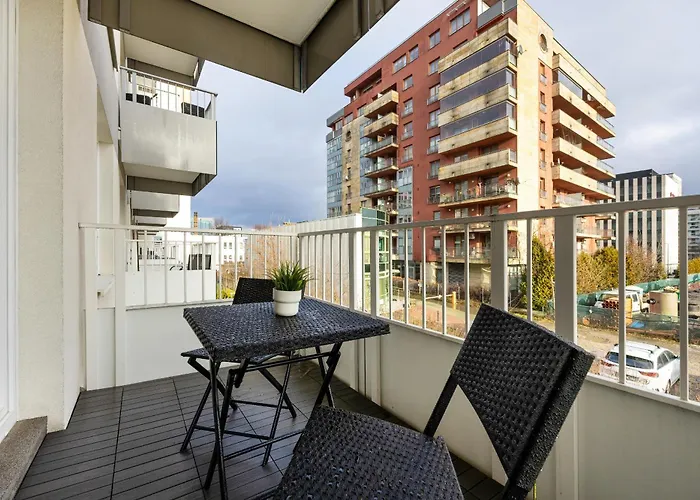 Modern With Balcony & Parking Mokotow By Renters Apartamento Varsóvia